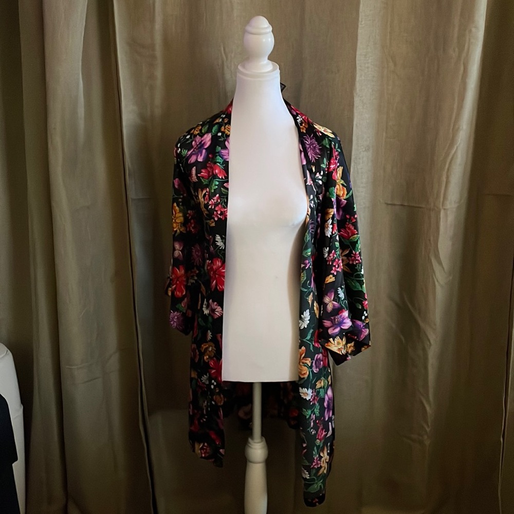 Beautiful used condition Victorias Secret silk robe